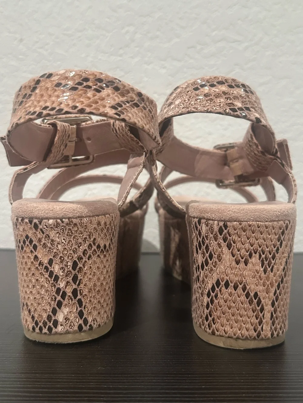 ! Qupid Snake-Print Platform Sandals in blush pink / light Tan size 8